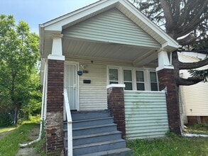 Building Photo - 5517 Hillsboro St