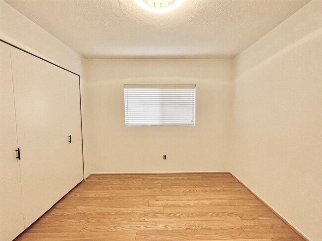 Building Photo - 6 Lea Oak Ct