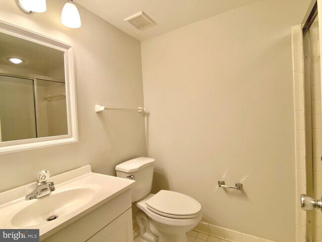 Building Photo - 2110 Eluna Ct