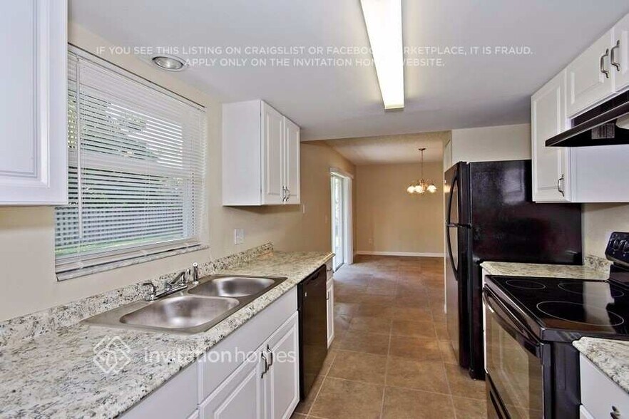 Building Photo - 2744 Corbusier Dr