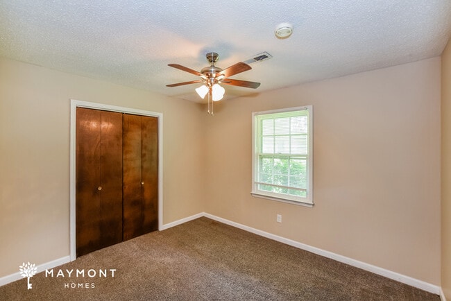 Building Photo - 121 Greenwood Cir
