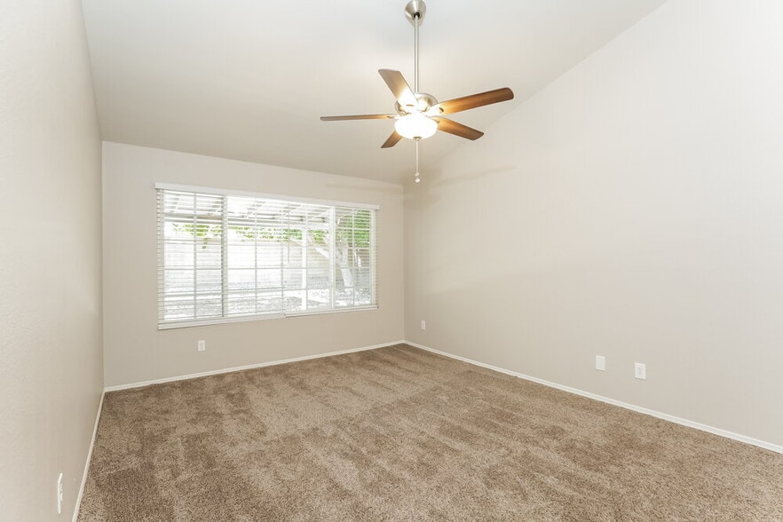 Building Photo - 4707 W Piute Ave