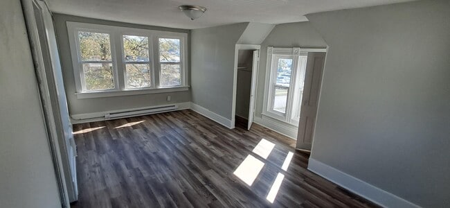 Building Photo - 2319 Charles St
