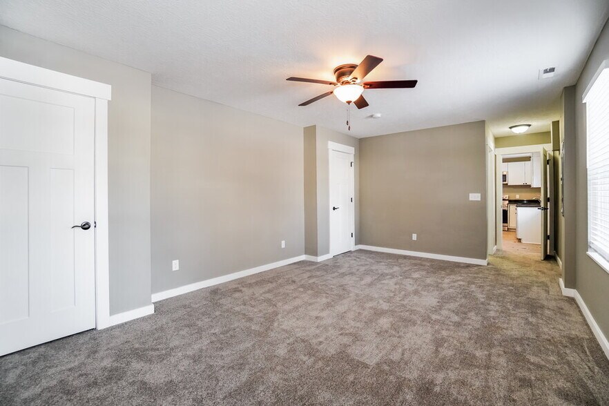 Building Photo - 4902 Dickens Dr