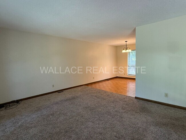 Building Photo - 4 BEDROOM HOUSE IN KINGS GATE SUBDIVISION ...