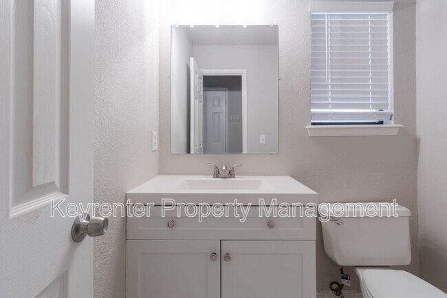 Building Photo - 732 Westridge Ct