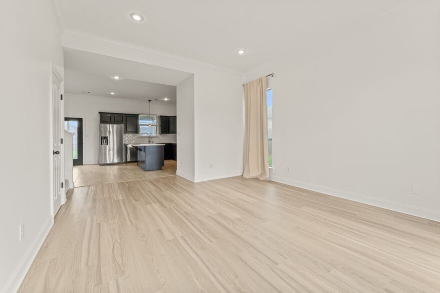 Building Photo - 18642 Lake Harbor Ln