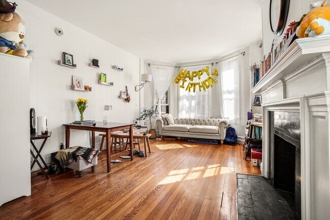 Primary Photo - 13 Gloucester St
