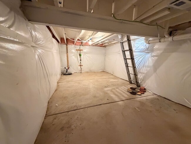 Building Photo - Fully Furnished 2024 Model Home Backing to Open Space