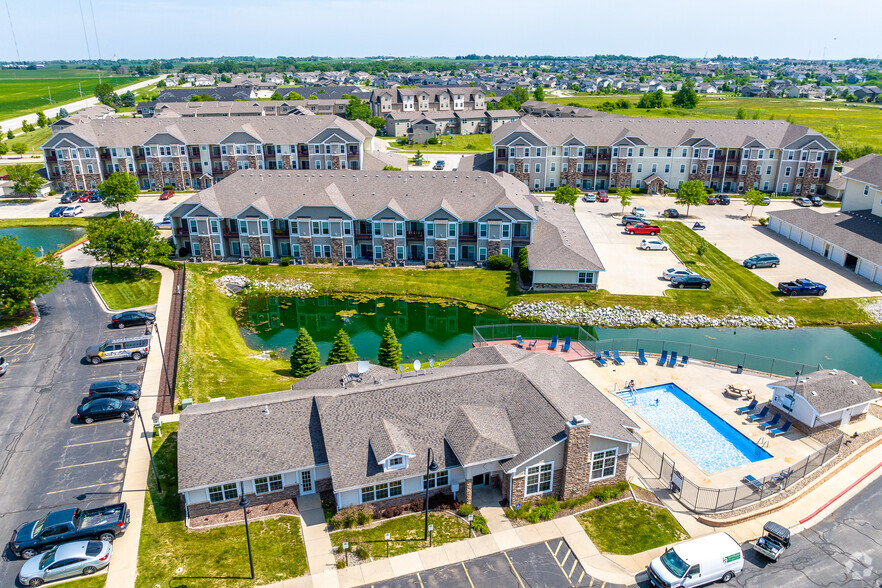 Overview of the Clubhouse & Pool - Woodland Reserve Apartments