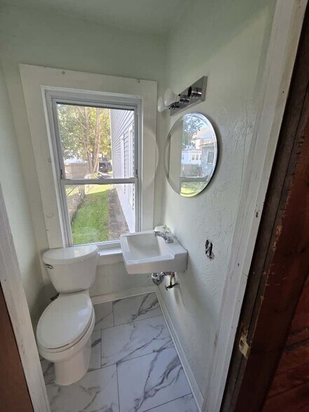 Building Photo - 66 Cutler St