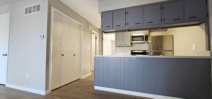 Building Photo - 3813 Briar Pl