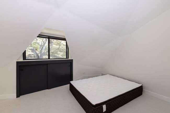 Building Photo - 250 Homestead Trl