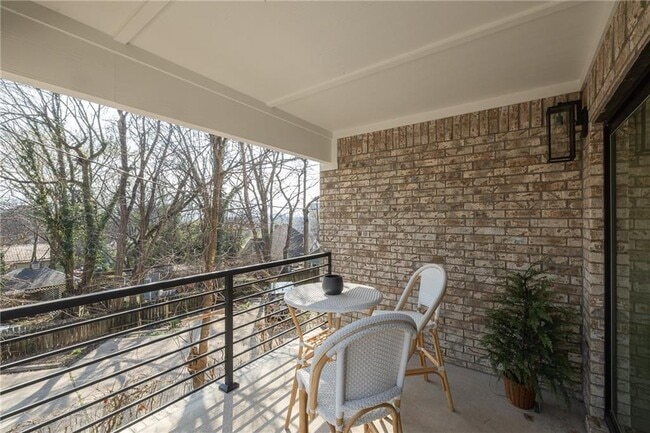 Building Photo - 205 W Lafayette St