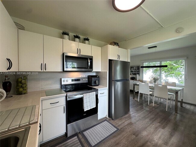 Building Photo - 13550 SW 6th Ct