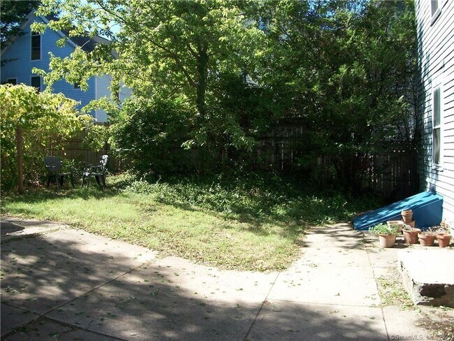 Building Photo - 20 Lawrence St