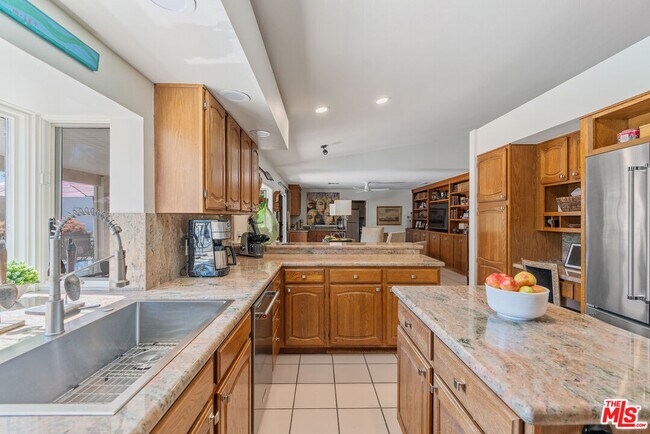 Building Photo - 3599 El Gaucho Cir E