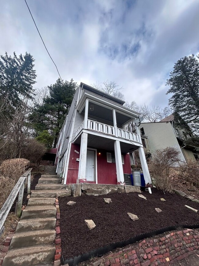 Building Photo - Spacious 2 bedroom 1 bathroom single family home (Marshall-Shadeland)