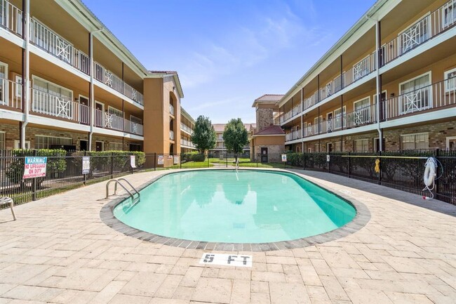 Building Photo - 6259 Westheimer Rd