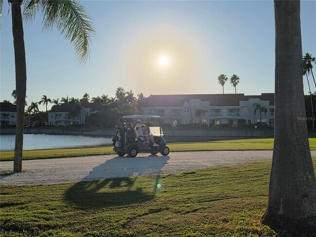 Building Photo - 6100 Bahia Del Mar Cir N
