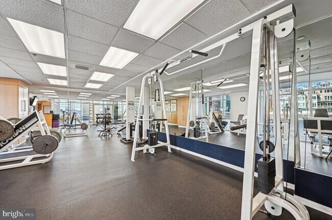 Building Photo - 100 Harborview Dr