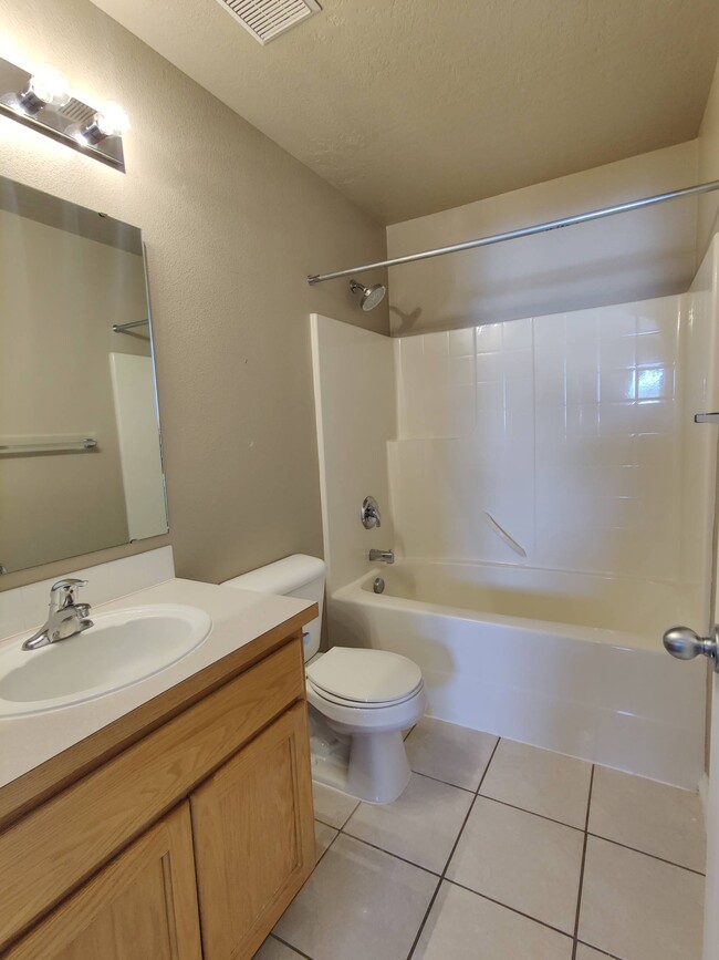 Building Photo - 3915 Hayden Ln