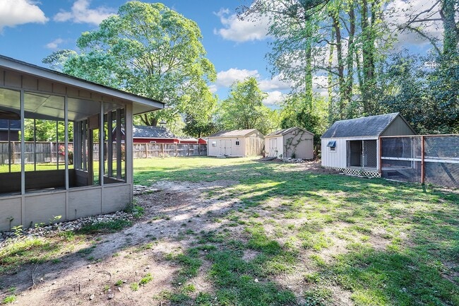 Building Photo - 1510 Crescent Dr