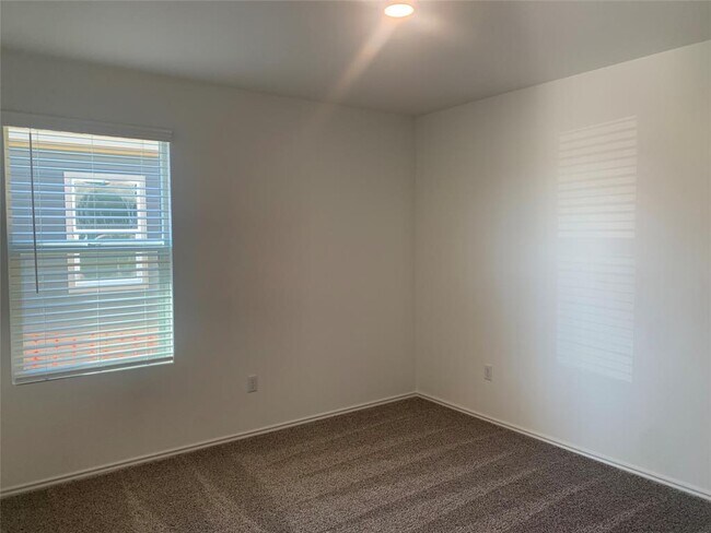Building Photo - 530 Jack Ryan