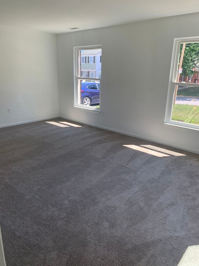 Building Photo - 2 Story, 3 bedroom, 1.5 bath Townhome in Glen Burnie