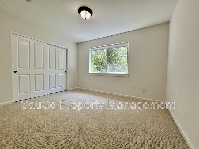 Building Photo - 7182 NE Rockridge Pl