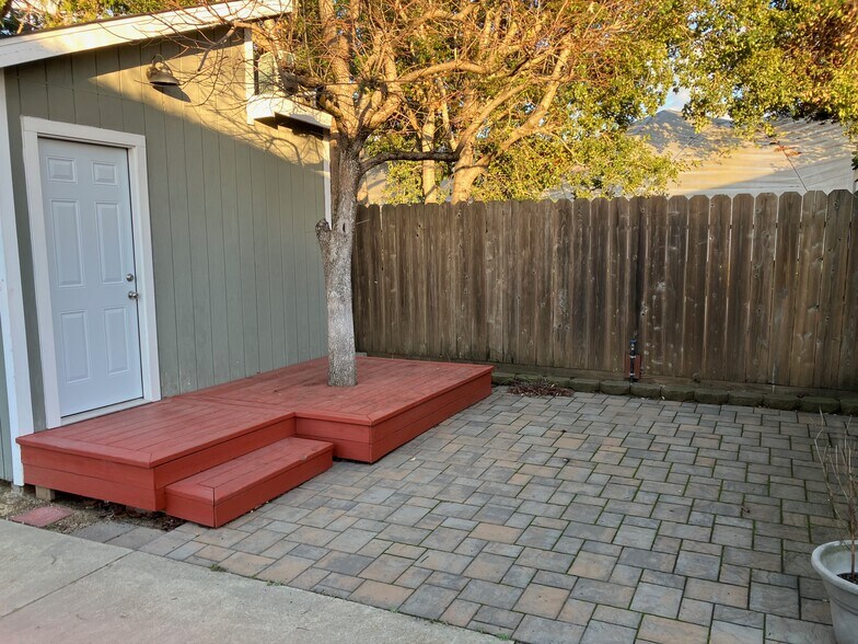 Building Photo - 105 Jolon Dr