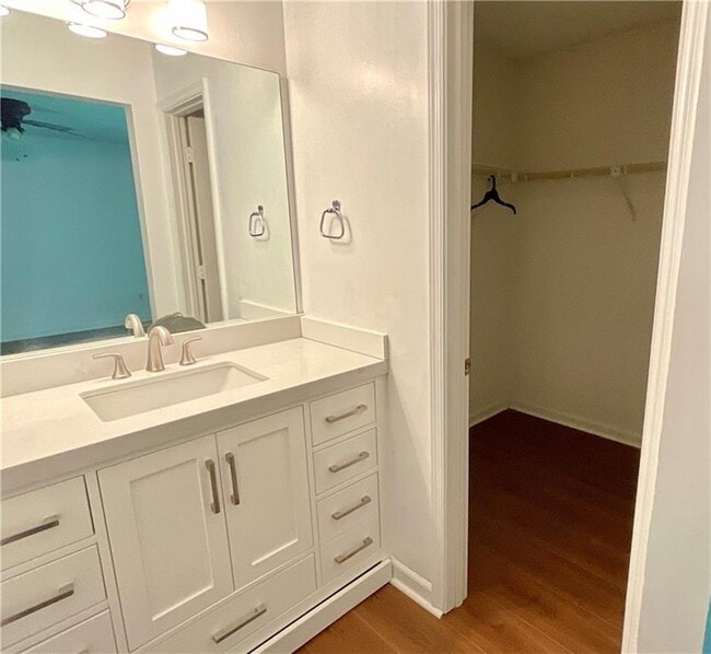 Building Photo - 5073 Village Green Way