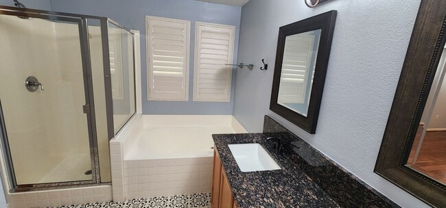Building Photo - Folsom Esplanade Condo -