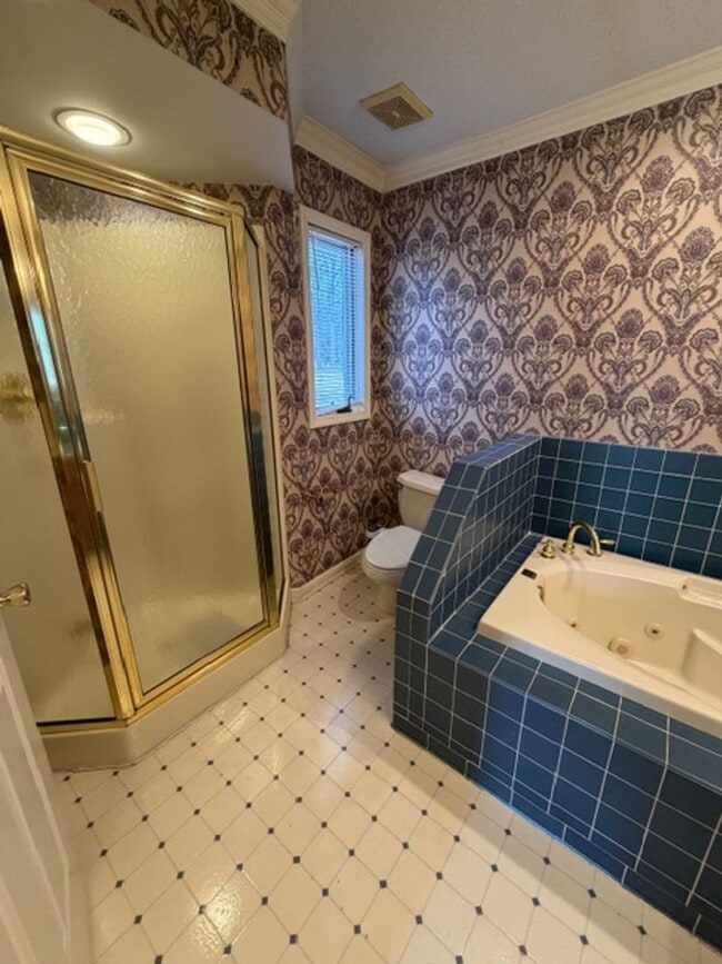 Building Photo - Elon