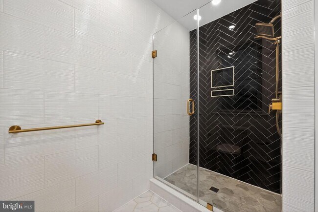 Building Photo - 3236 Mercer St