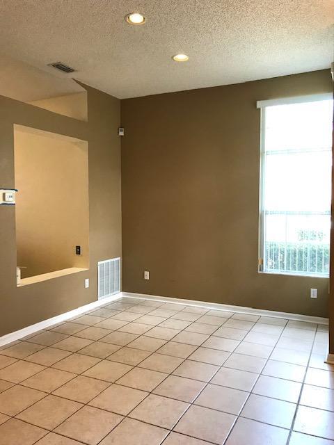 Building Photo - 13932 Huntwick Dr