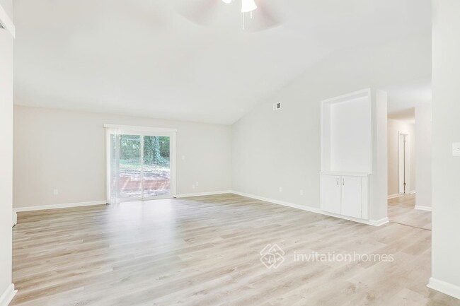 Building Photo - 2085 Tree Top Bend