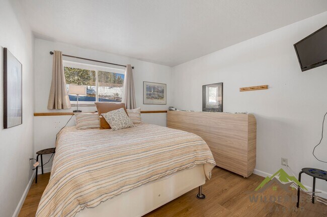 Building Photo - Sunshine and Views-Furnished 2 Bedrooms/2 Bathrooms Buffalo Ridge Condo