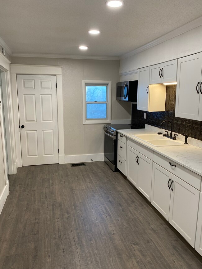 Building Photo - 1921 18th St