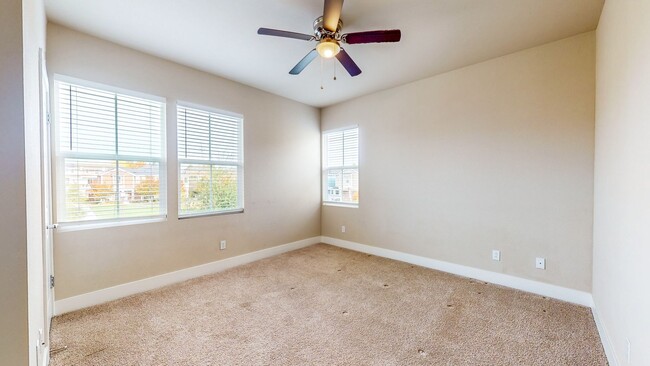 Building Photo - 3 bedroom 2.5 bath corner unit - home with...