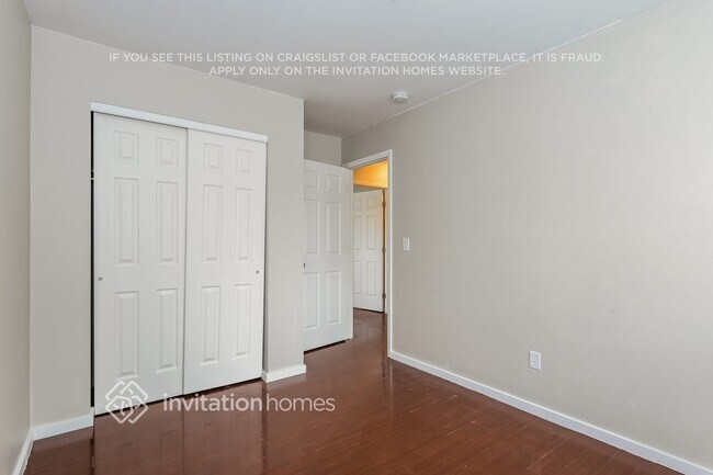 Building Photo - 227 Poppy St