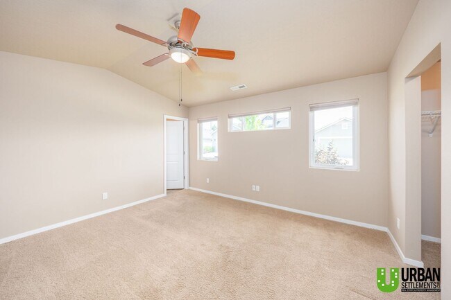 Building Photo - Single Story home with 2 bed and office fo...