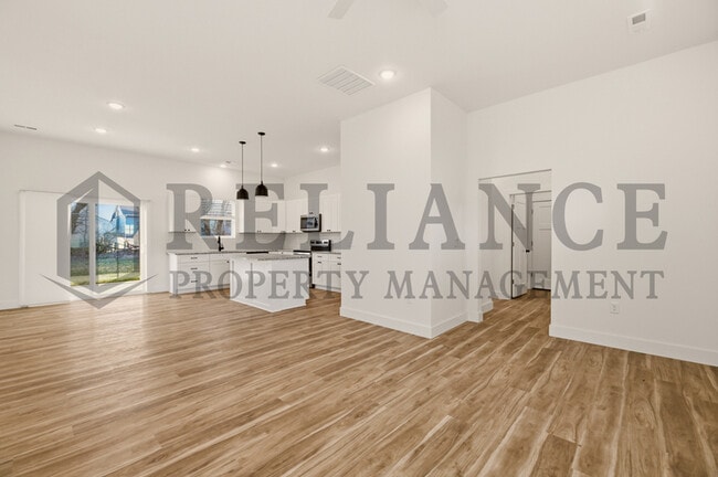 Building Photo - 737 Elmwood St