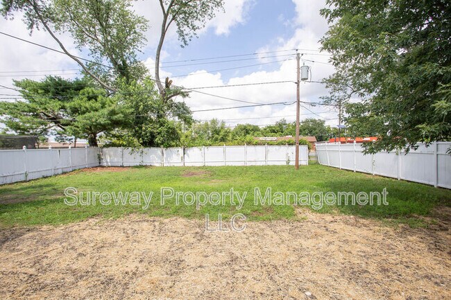 Building Photo - 73 Somerset Dr