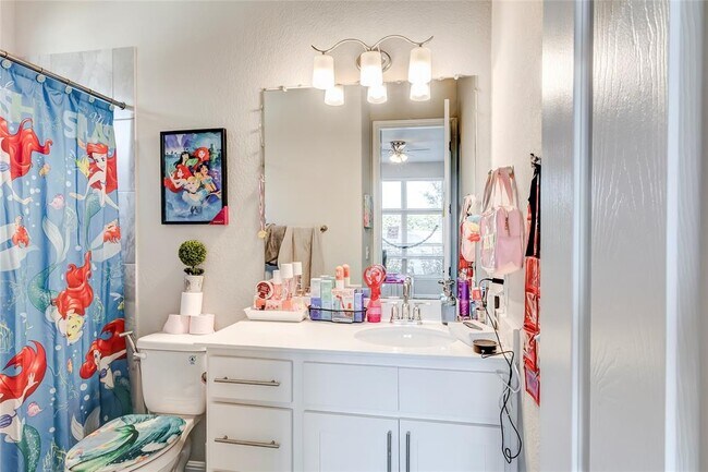 Building Photo - 722 Kingston Pl