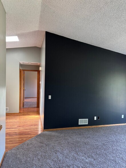 Building Photo - 11139 Edgewood Cir N