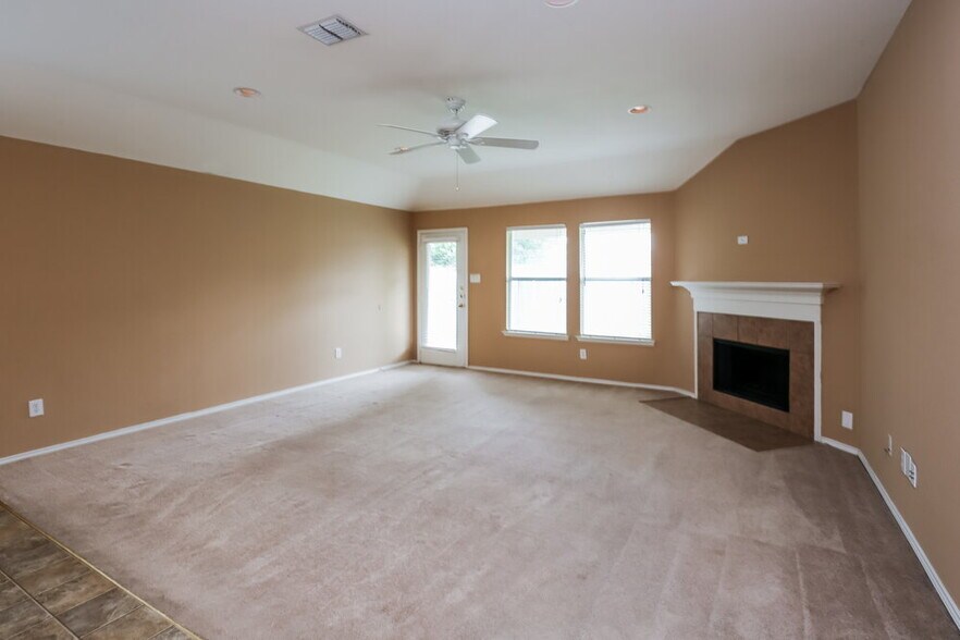 Building Photo - 1709 Heron Dr