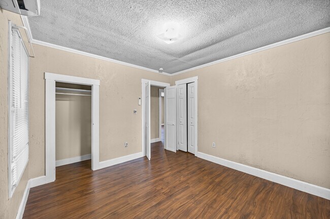 Building Photo - 209 W Bridgers St Ext