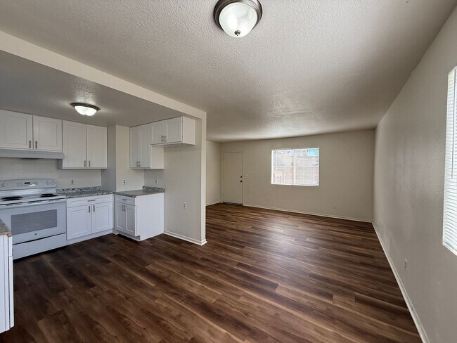 Building Photo - S12000