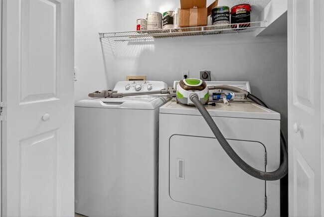 Building Photo - 6103 NW 116 Pl